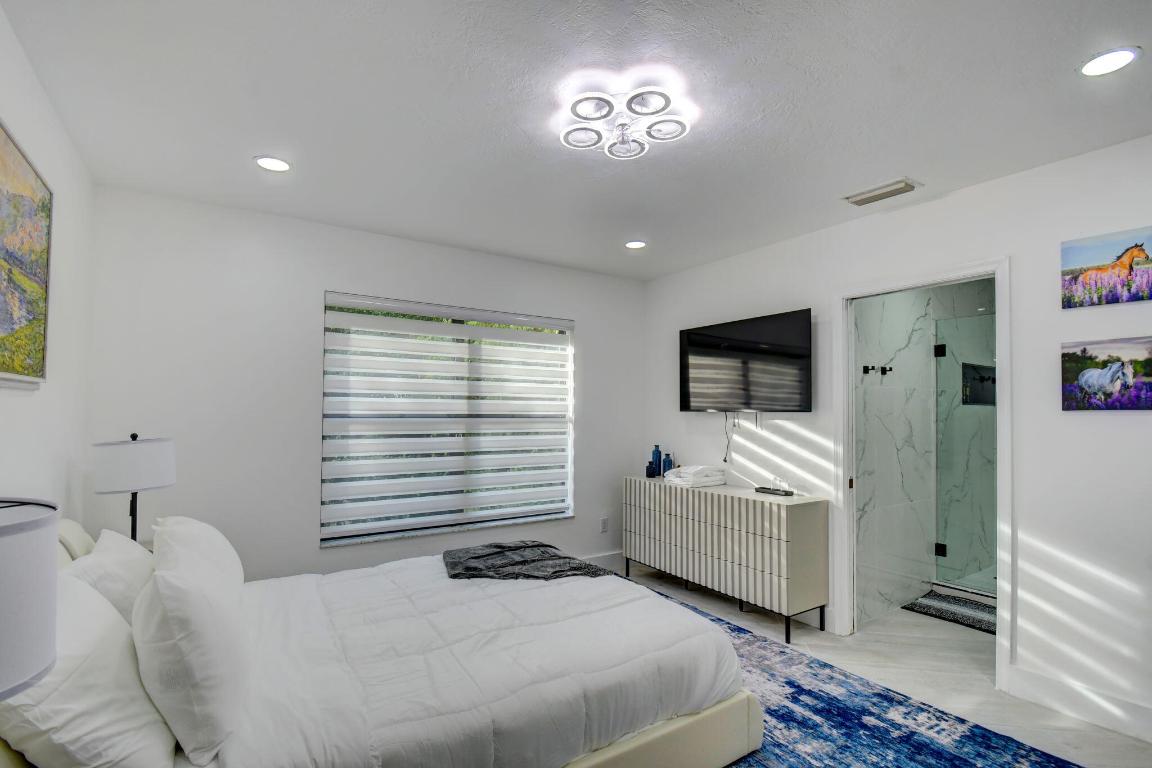 PINEWOOD OF WELLINGTON - Residential Lease