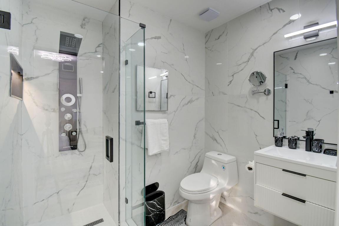 PINEWOOD OF WELLINGTON - Residential Lease