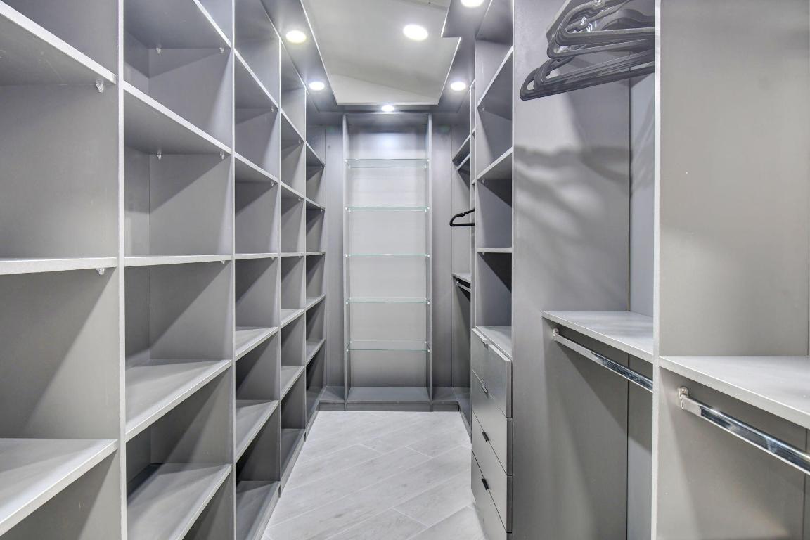 PINEWOOD OF WELLINGTON - Residential Lease