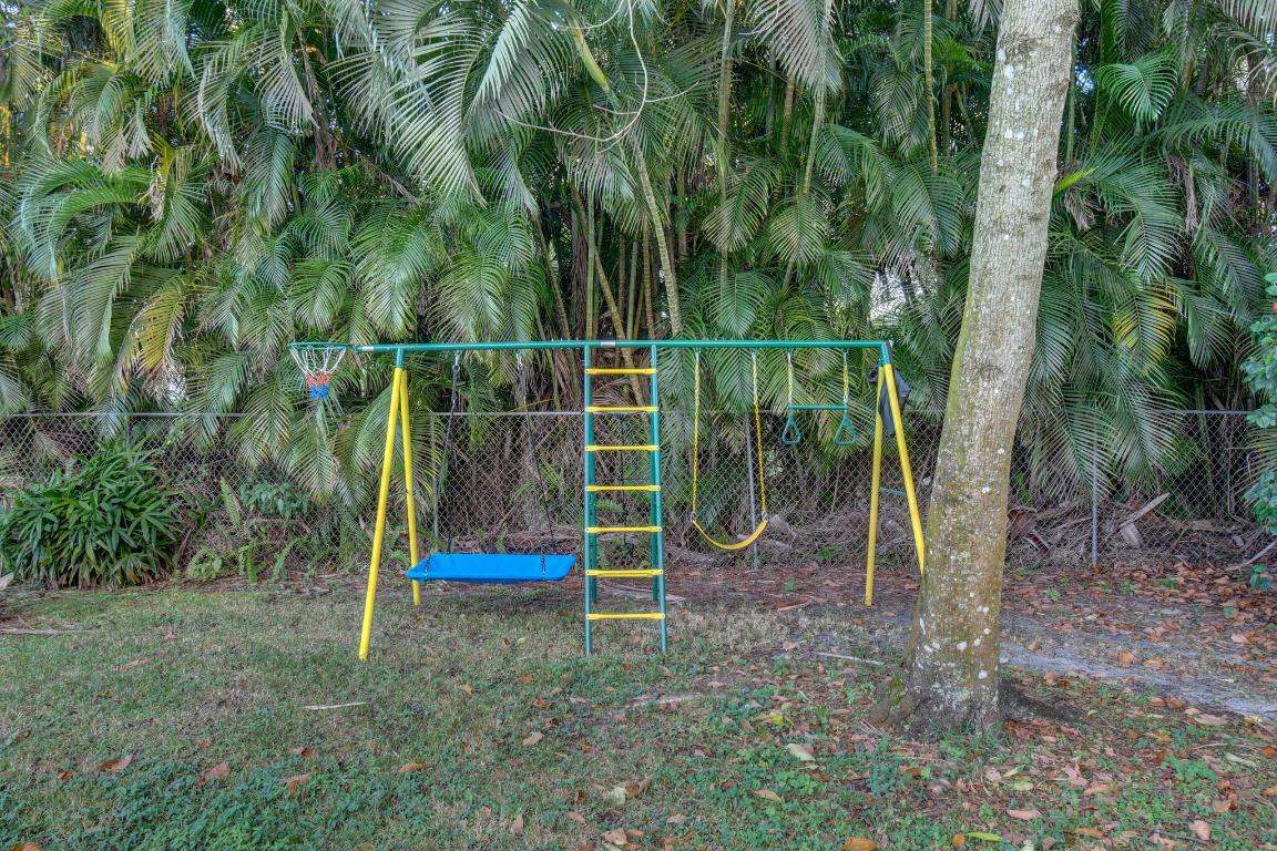 PINEWOOD OF WELLINGTON - Residential Lease