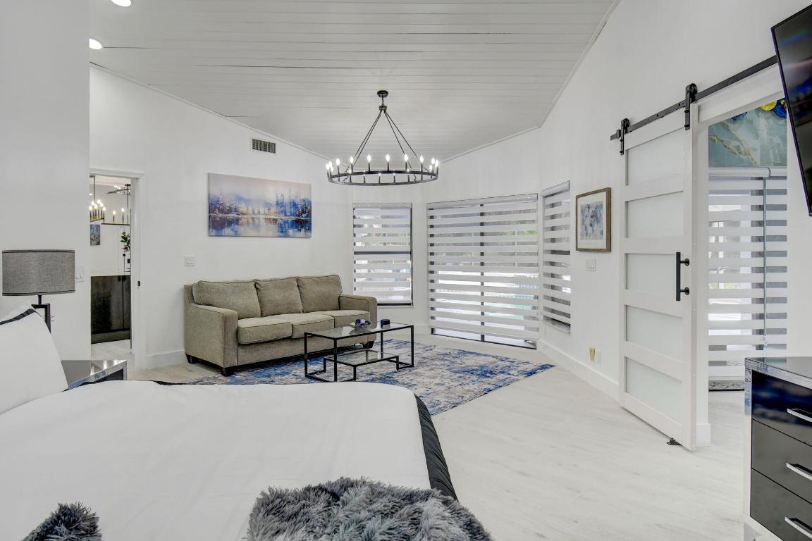 PINEWOOD OF WELLINGTON - Residential Lease