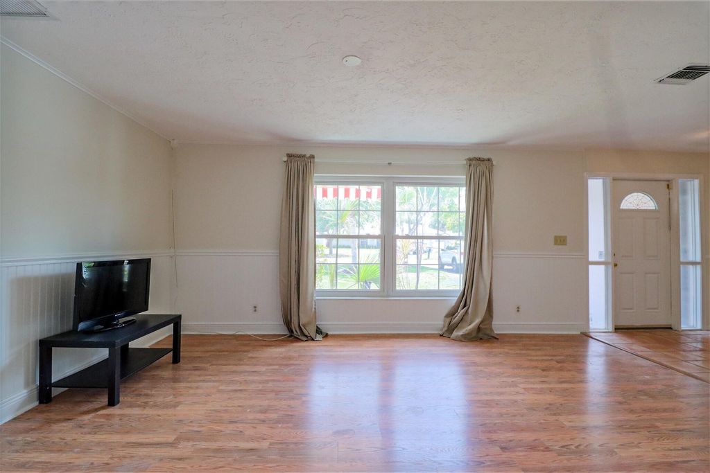 Photo of 1329 NW 84th Drive NW, Coral Springs, FL 33071 (MLS # B26001349)