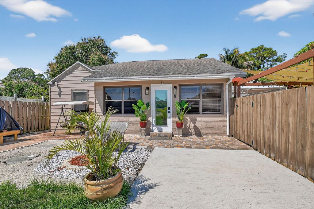 Photo of 425 Broward Avenue, Greenacres, FL 33463 (MLS # B26006154)