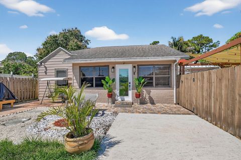 425 Broward Avenue Greenacres FL 33463