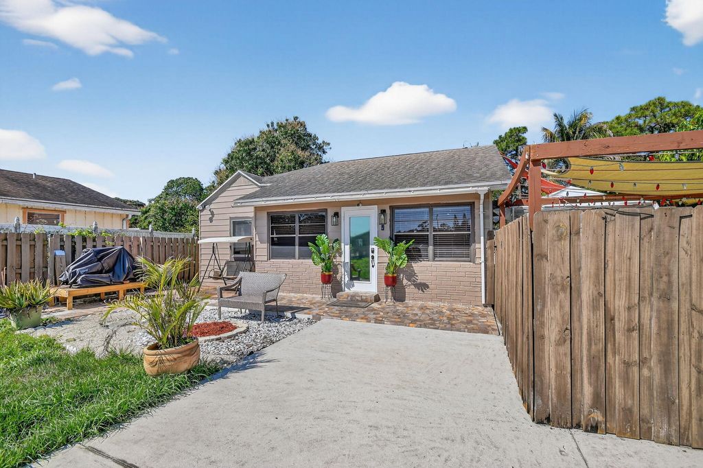 Photo of 425 Broward Avenue, Greenacres, FL 33463 (MLS # B26006154)