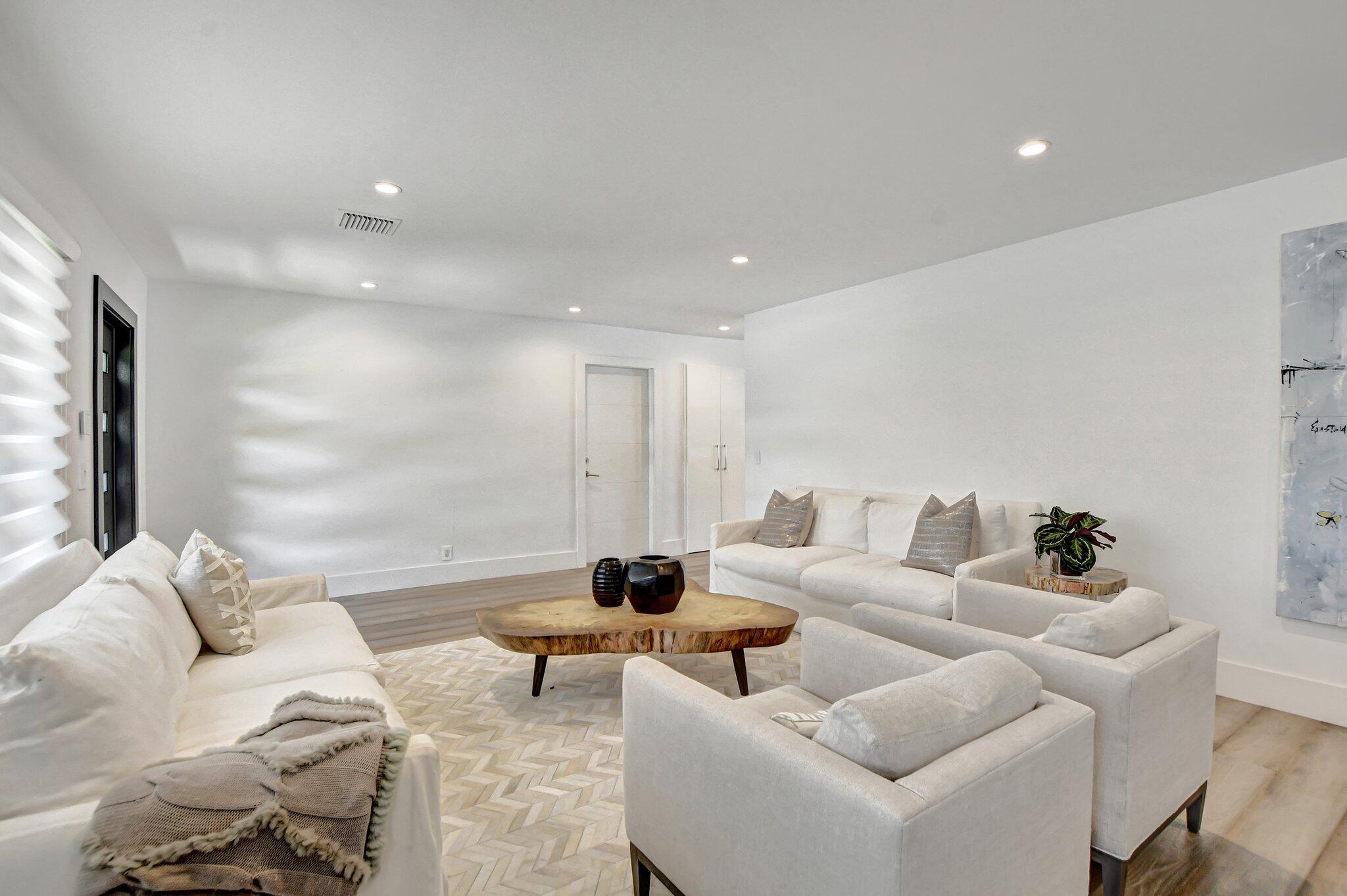 LAKE ROGERS ISLE - Residential