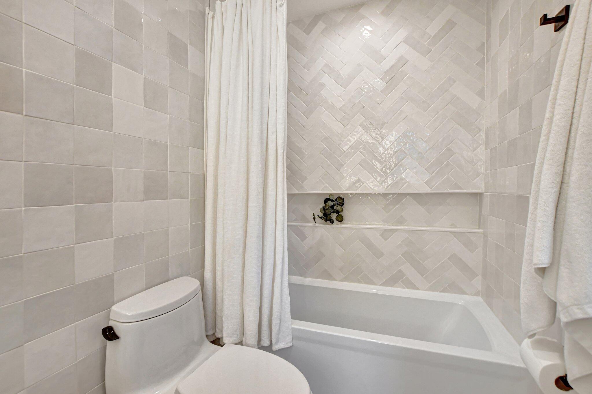 LAKE ROGERS ISLE - Residential