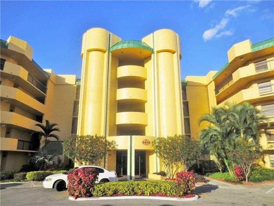 WELL MAINTAINED BRIGHT AND BEAUTIFUL REMODELED UNIT. 2/BED 2/BATHS SCREENED BALCONY. NEW CARPET AND NEUTRAL TILE. GATED COMMUNITY 24 SECURITY. CANNOT BE RENTED FOR 3 YEARS. ALL AGES WELCOME!!