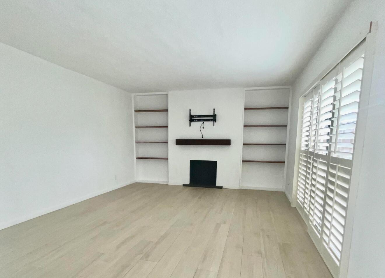 LAKEWOOD - Residential Lease