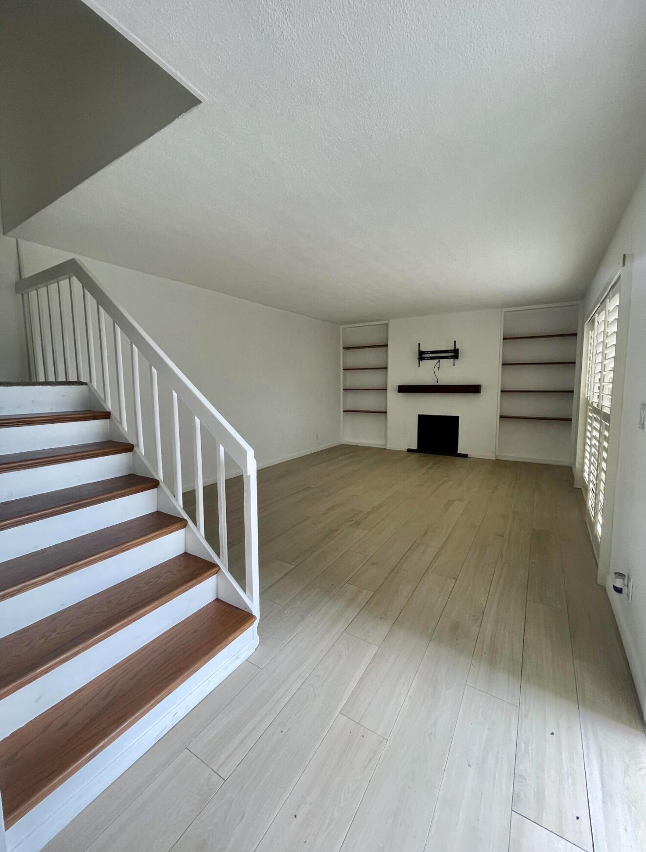 LAKEWOOD - Residential Lease