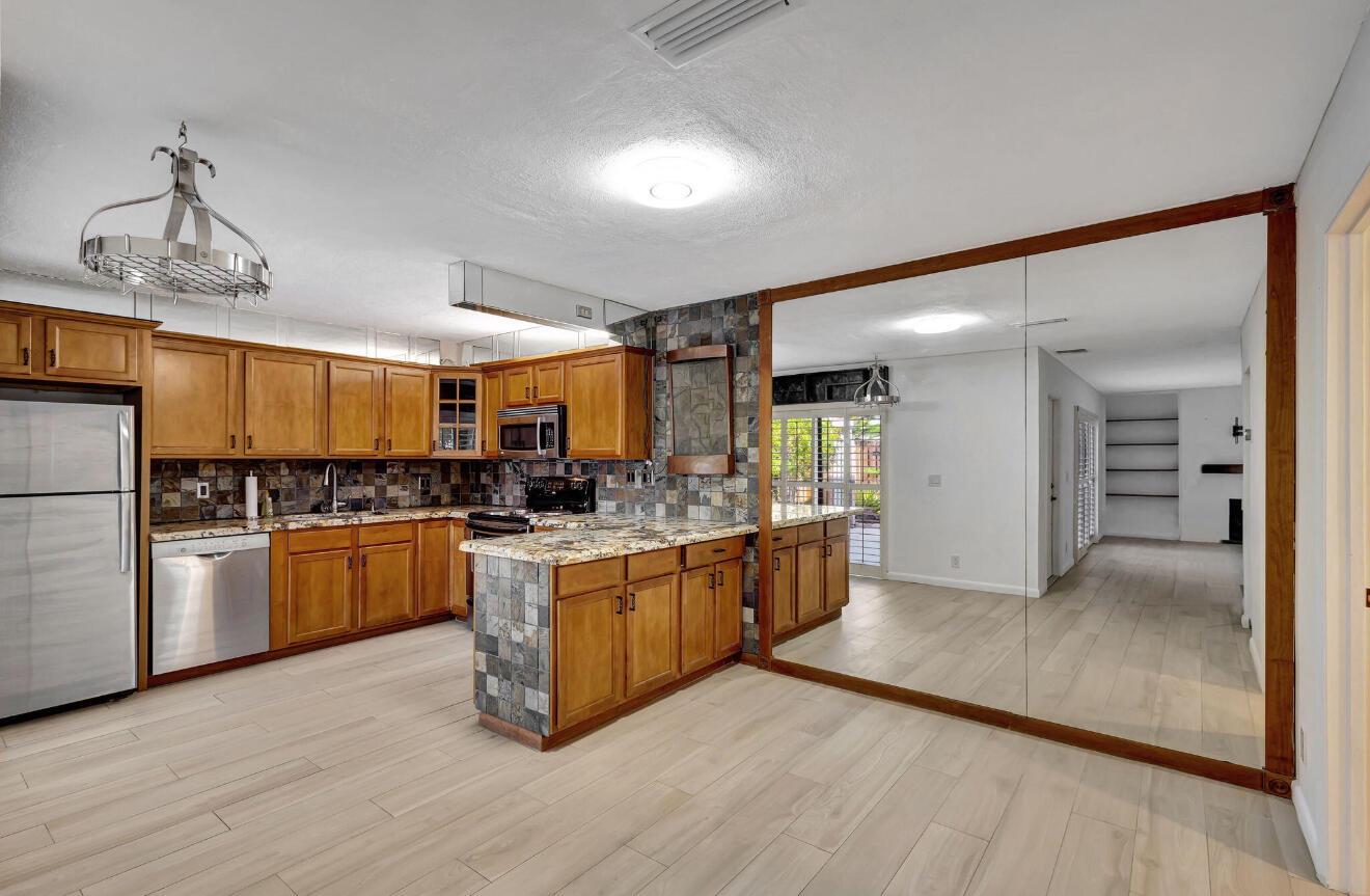 LAKEWOOD - Residential Lease