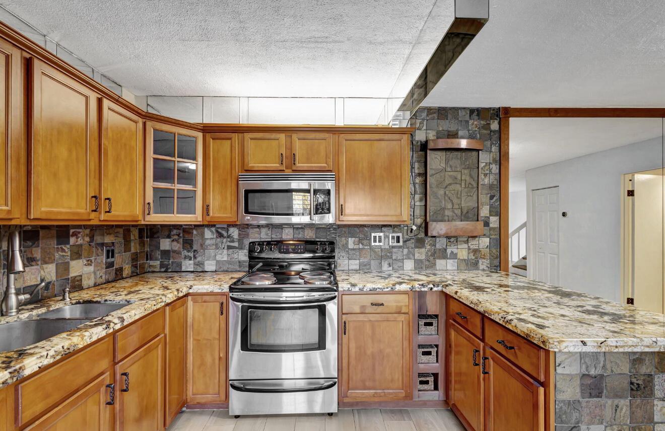 LAKEWOOD - Residential Lease