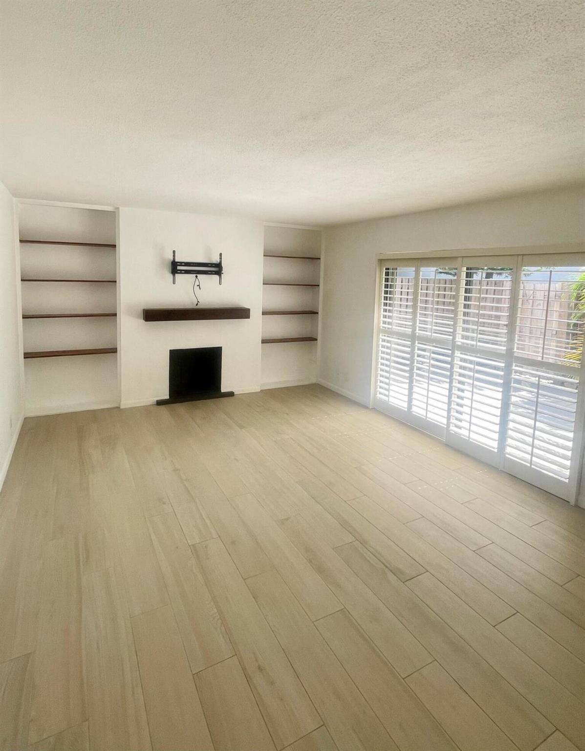 LAKEWOOD - Residential Lease