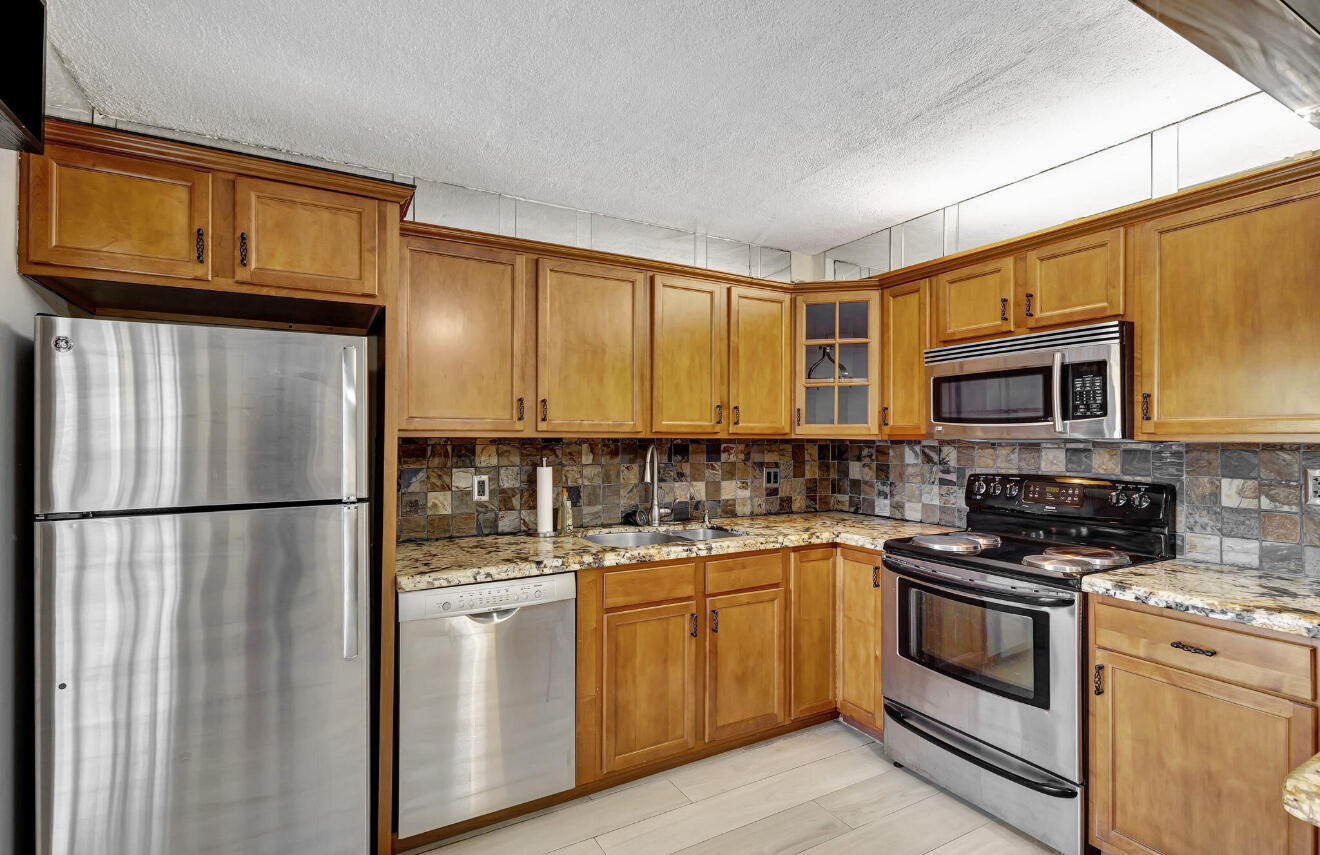 LAKEWOOD - Residential Lease