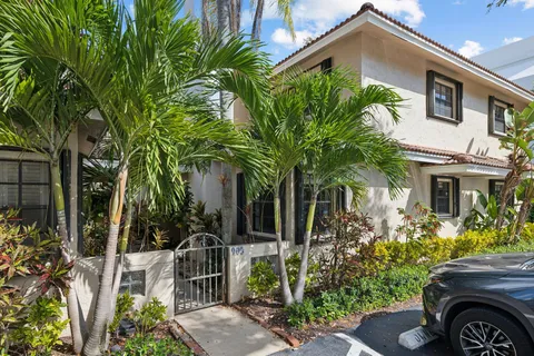 905 SE 12th Ct Unit 16, Fort Lauderdale, FL MLS: F10492692