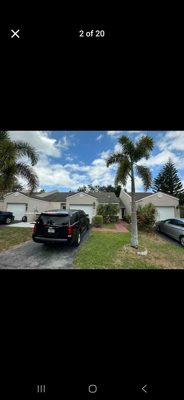 3 Bed / 2Ba Villa with lake views in a highly desirable community at
Deerfield Beach. This spacious home offers renewed kitchen and baths. Split bedrooms plan with volume ceiling,
Mexican tiles on living areas and laminated floors in bedrooms. One-car garage with laundry and driveway space
for one more car.