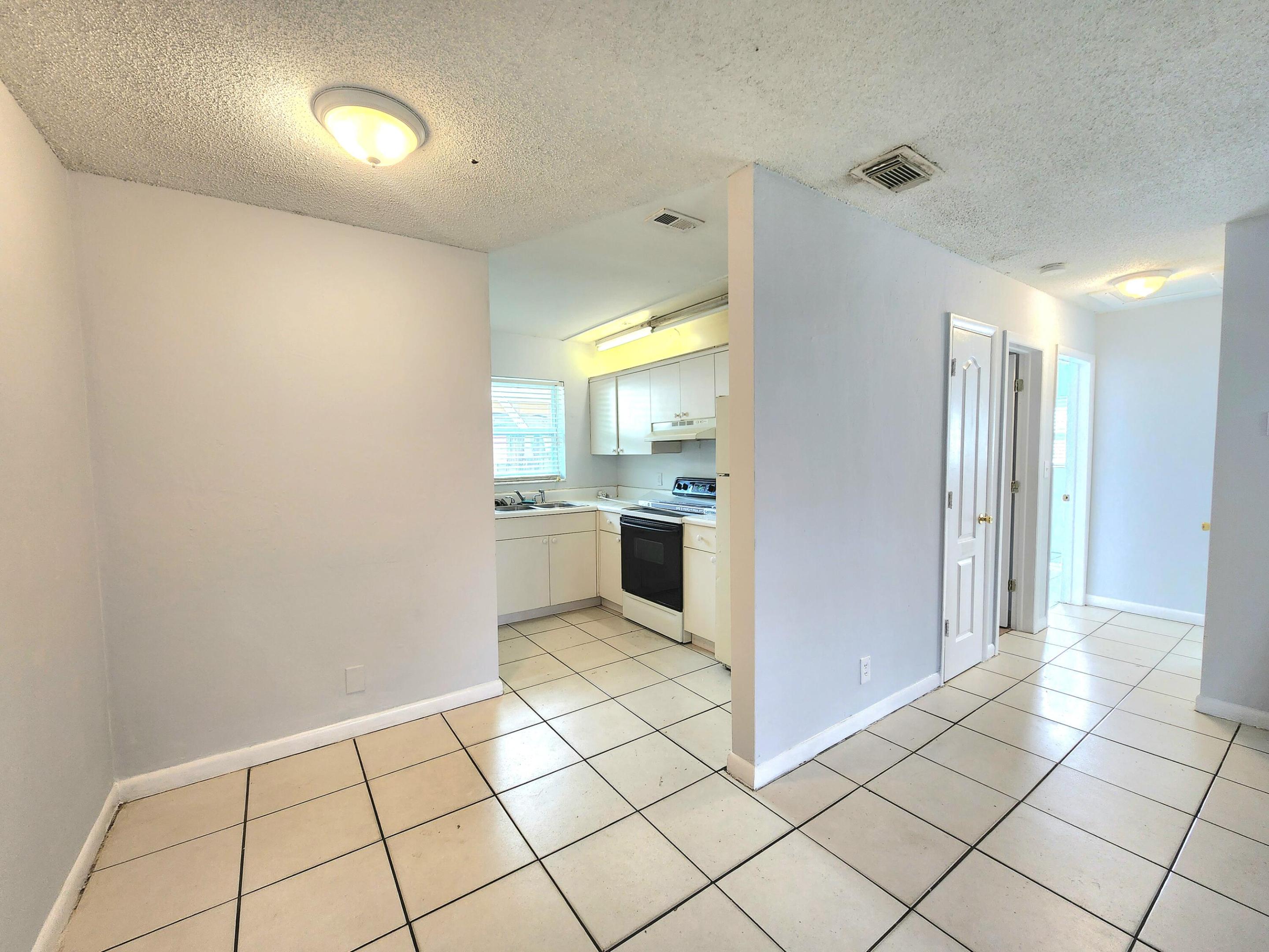 215 SW 1ST Court 1-2