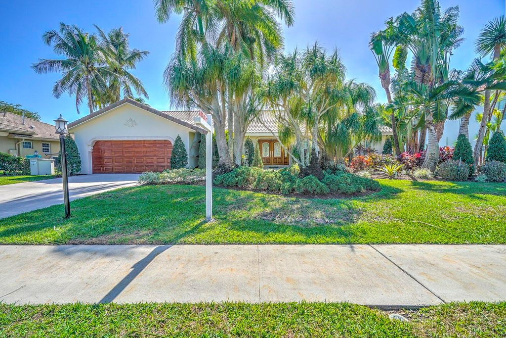 Photo of 752 SW 36th Avenue, Delray Beach, FL 33445 (MLS # R11160368)