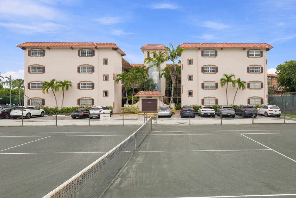 Photo of 610 TENNIS CLUB Drive #305, Fort Lauderdale, FL 33311 (MLS # B26076042)