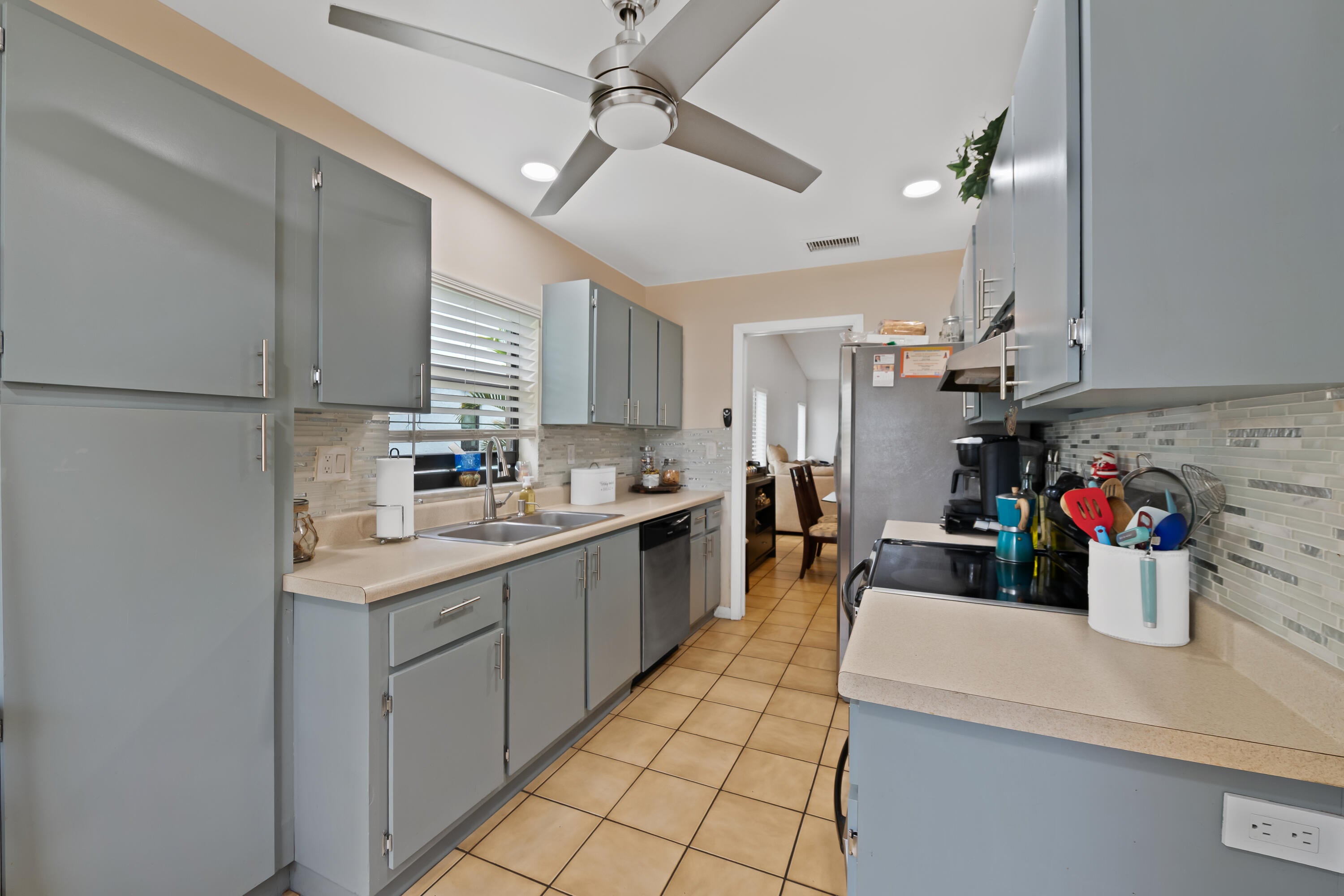 8108 NW 100th Way, Tamarac FL 33321
