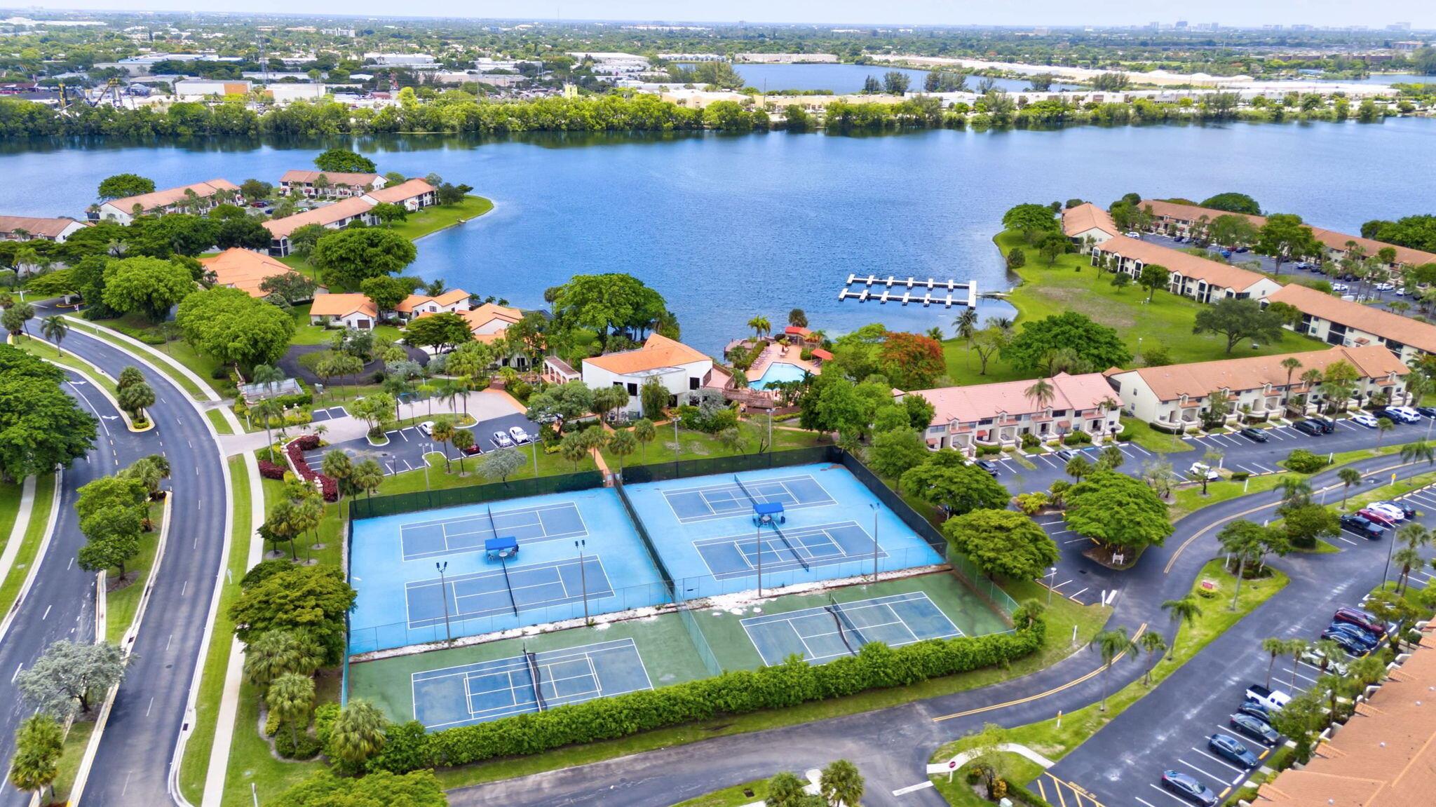 DIPLOMAT SQUARE CONDO - Residential