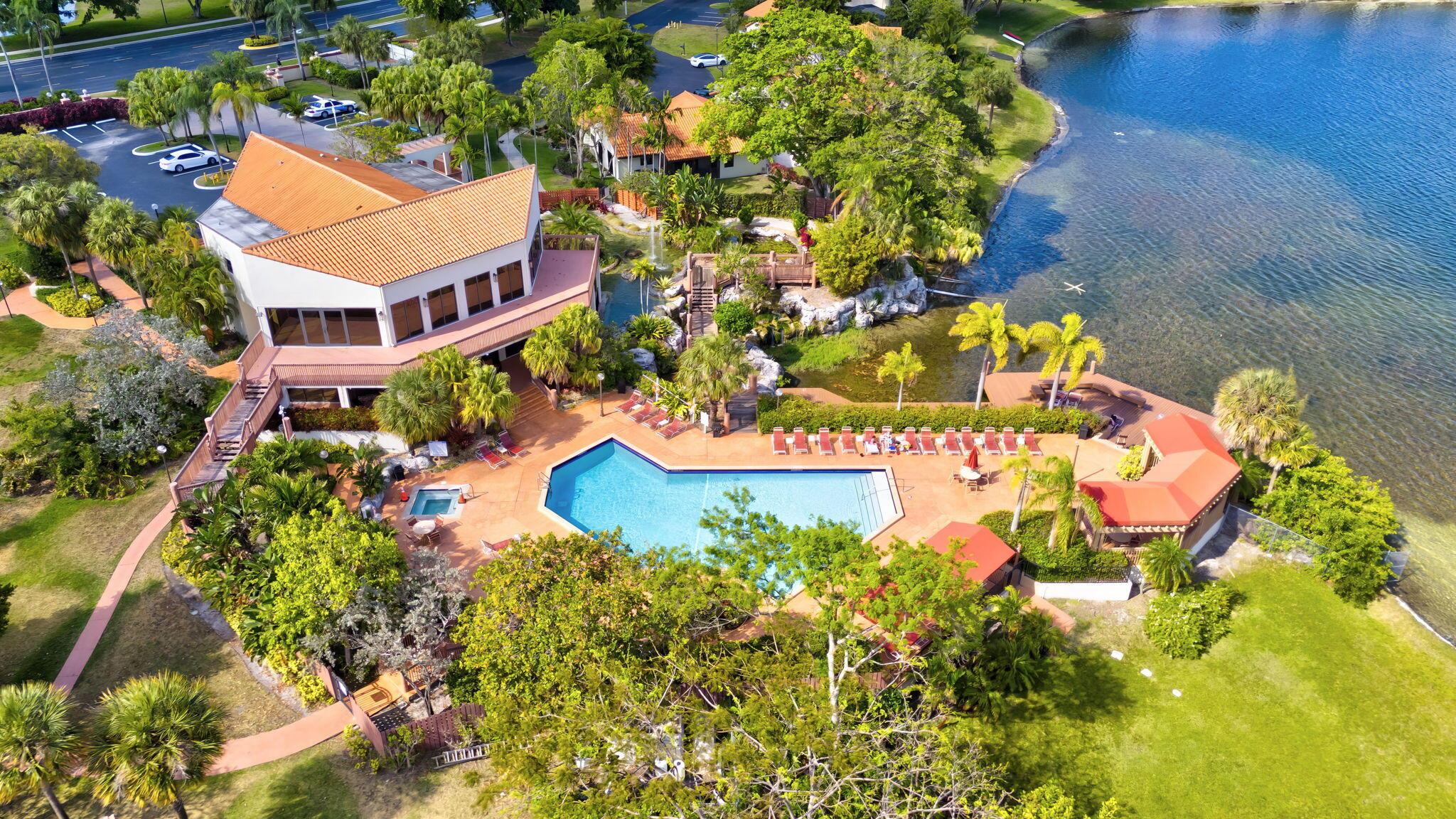 DIPLOMAT SQUARE CONDO - Residential