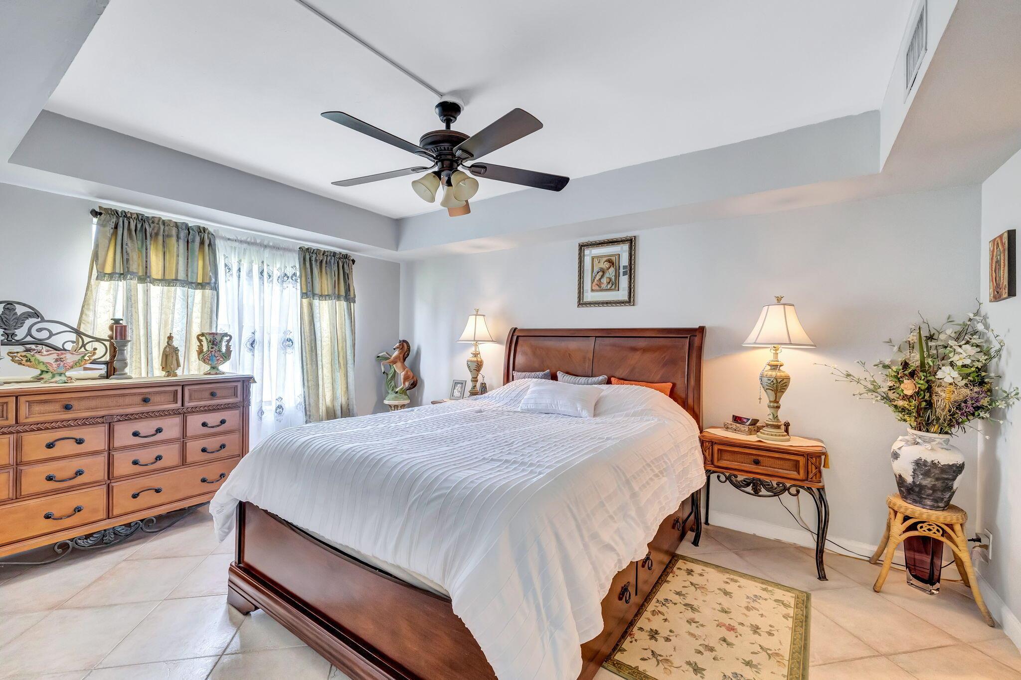 DIPLOMAT SQUARE CONDO - Residential