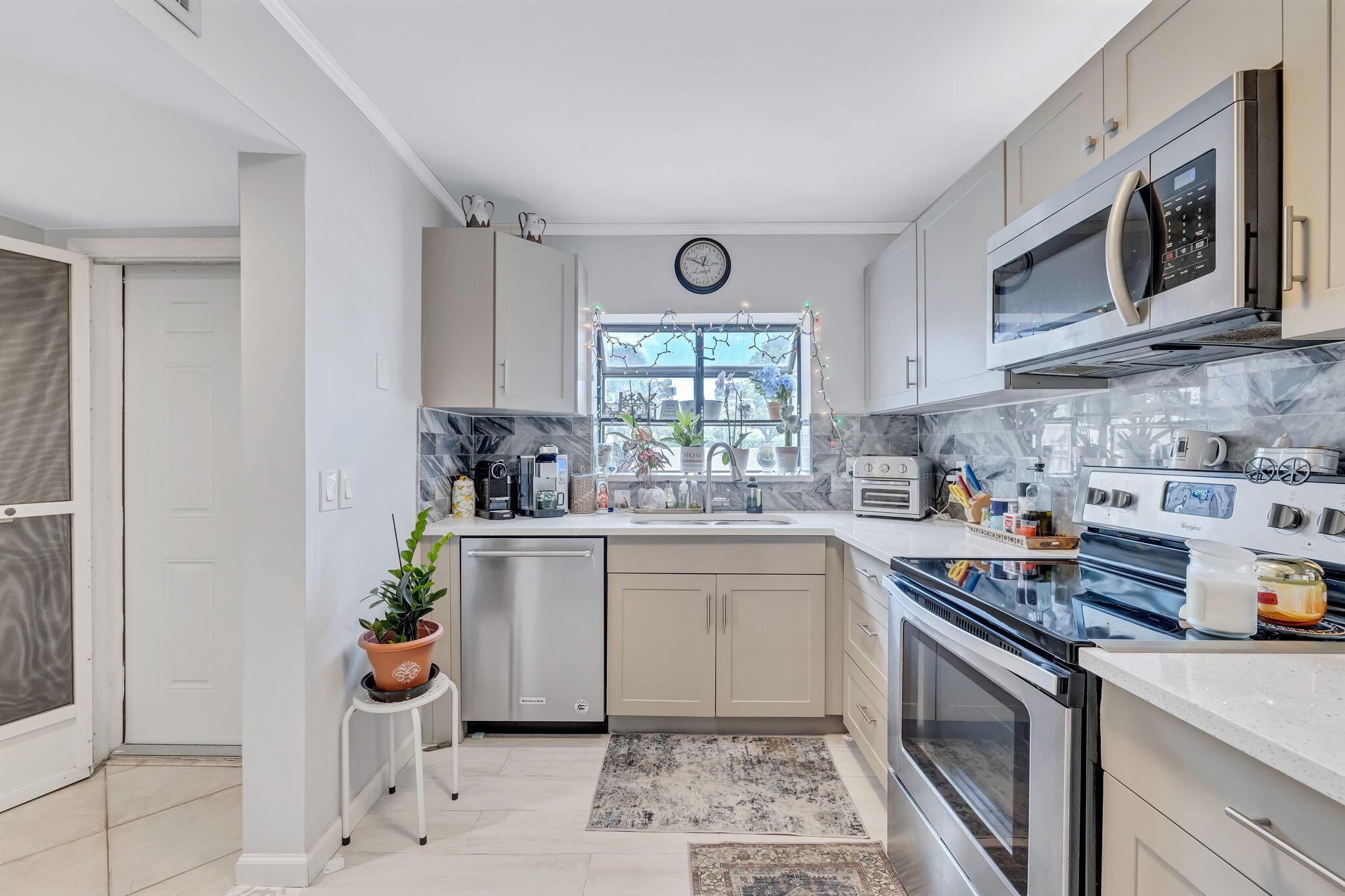 DIPLOMAT SQUARE CONDO - Residential