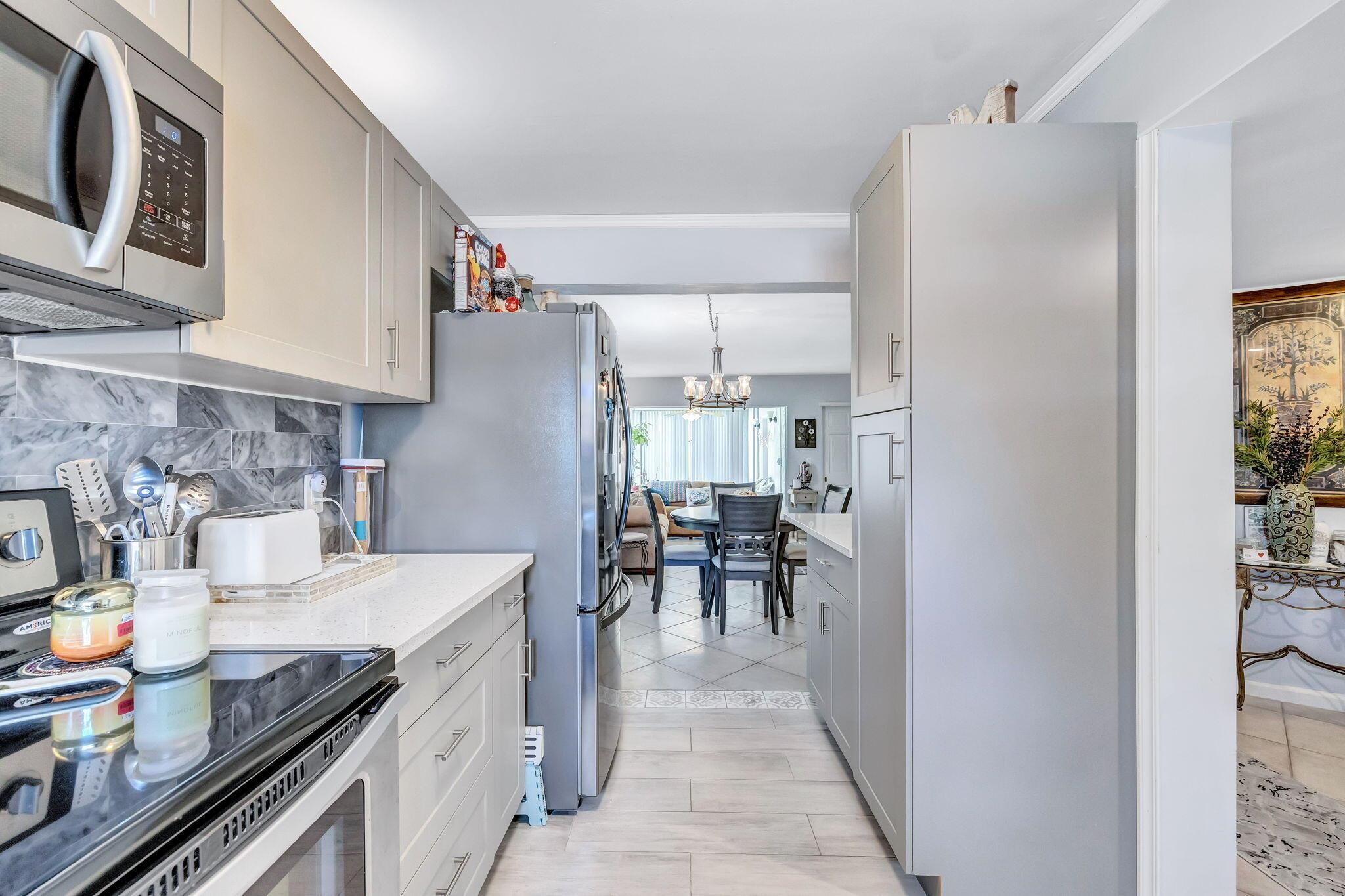 DIPLOMAT SQUARE CONDO - Residential