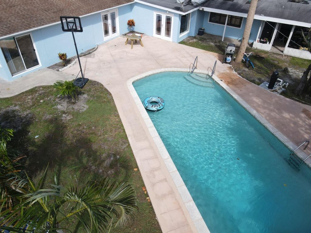Photo of 2728 Sunrise Boulevard, Fort Pierce, FL 34982 (MLS # R11030393)