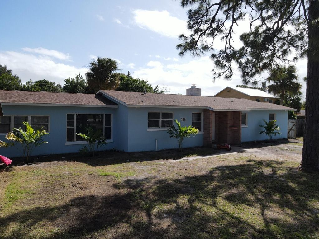Photo of 2728 Sunrise Boulevard, Fort Pierce, FL 34982 (MLS # R11030393)