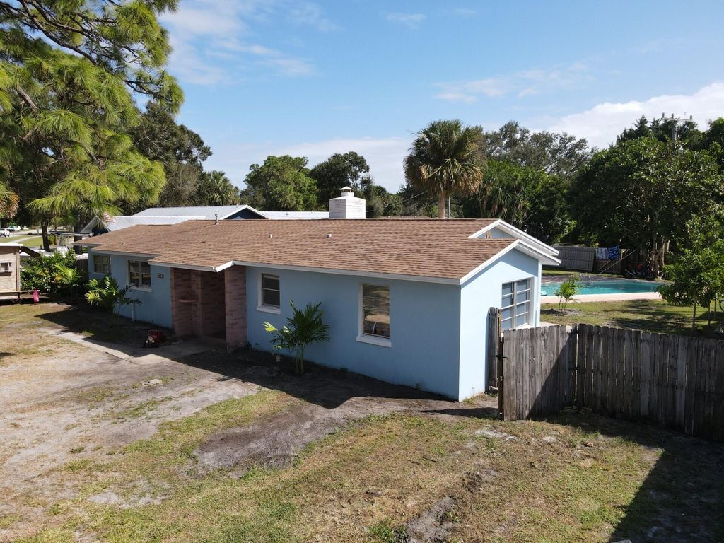 Photo of 2728 Sunrise Boulevard, Fort Pierce, FL 34982 (MLS # R11030393)