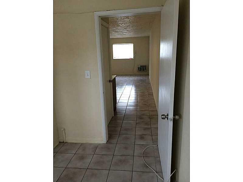 HOLLYWOOD PARK - Residential Lease