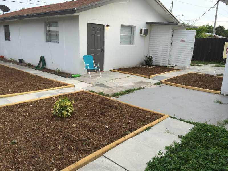 HOLLYWOOD PARK - Residential Lease