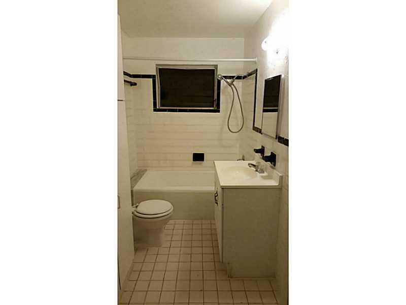 HOLLYWOOD PARK - Residential Lease