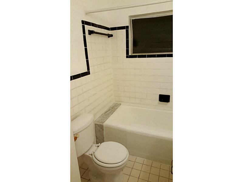 HOLLYWOOD PARK - Residential Lease