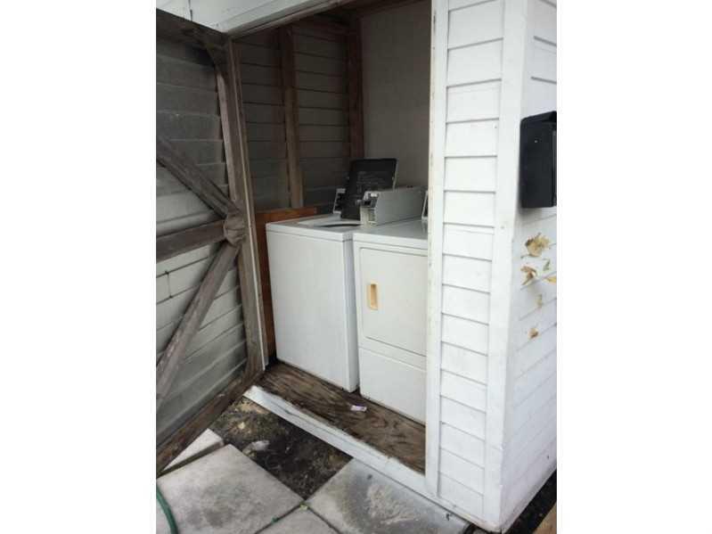 HOLLYWOOD PARK - Residential Lease