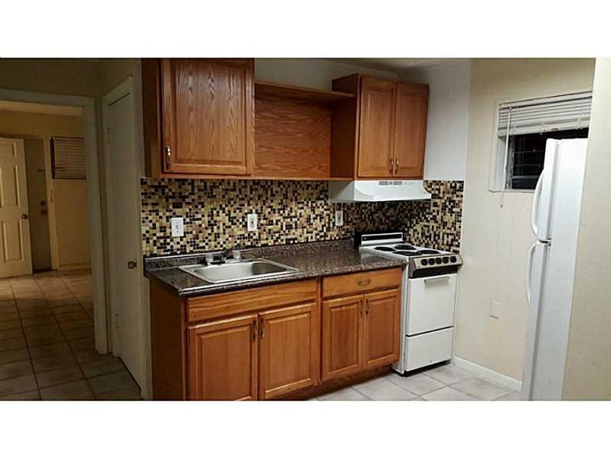 Remodeled 1 Bed / 1 Bath apto, freshly painted, NEW KITCHEN, tile floor, lot of storage space, spacious Living Room, Shared Laundry Room and Patio !!! It's located in a very convenient area, close to I95, Schools, Restaurants, Shops, and transportation. R eady to Move In Right Away !!! Won't last long !!! No application Fees - Move-in 3 months:1st, last & security. Landlord could be accept move-in w/ 2months and 3er one payable in 4 installments.  - Approval 24hs. Professional Managed.