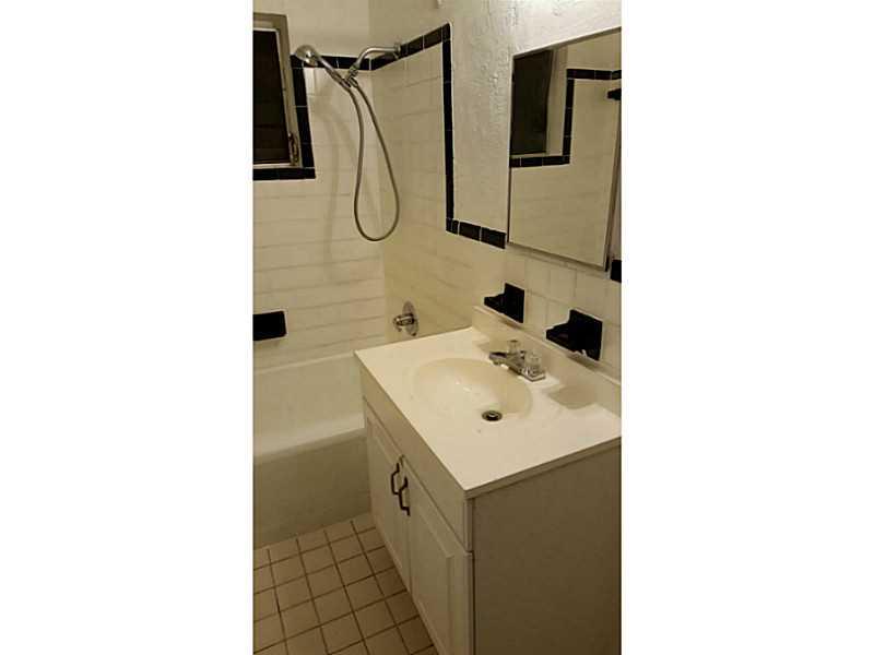 HOLLYWOOD PARK - Residential Lease