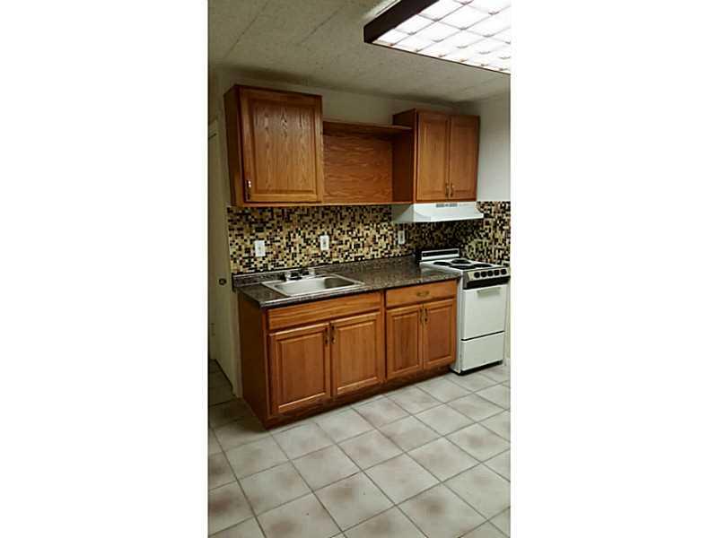 HOLLYWOOD PARK - Residential Lease