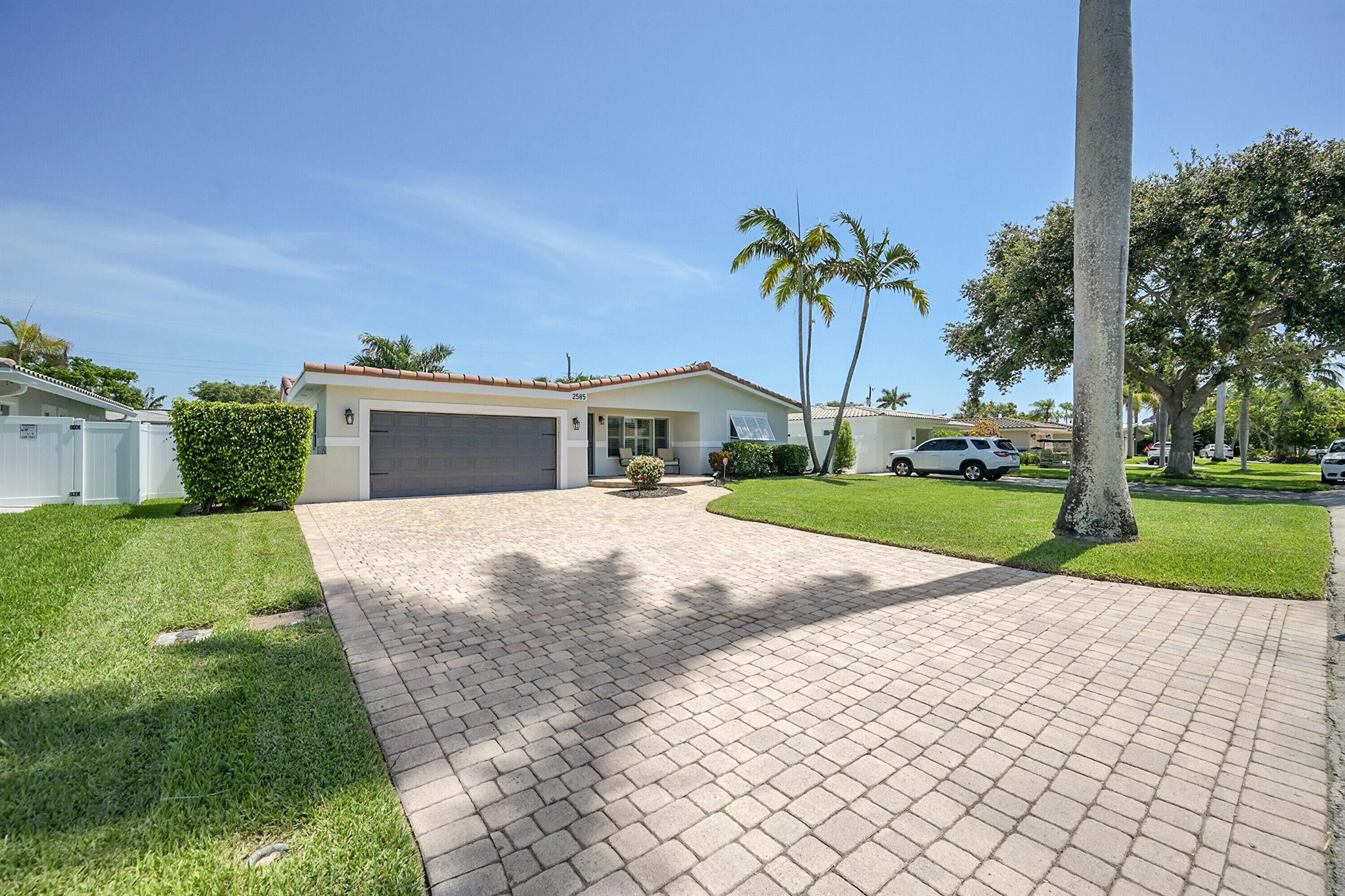 2585 SE 6th Street