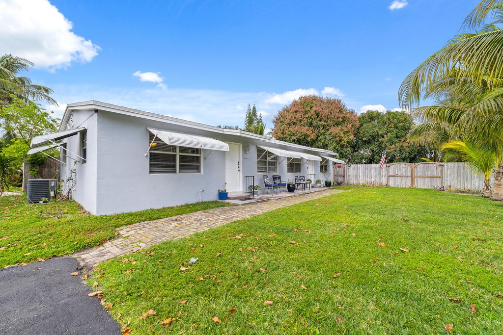 Photo of 3579 Davis Road, Palm Springs, FL 33461 (MLS # R10965444)