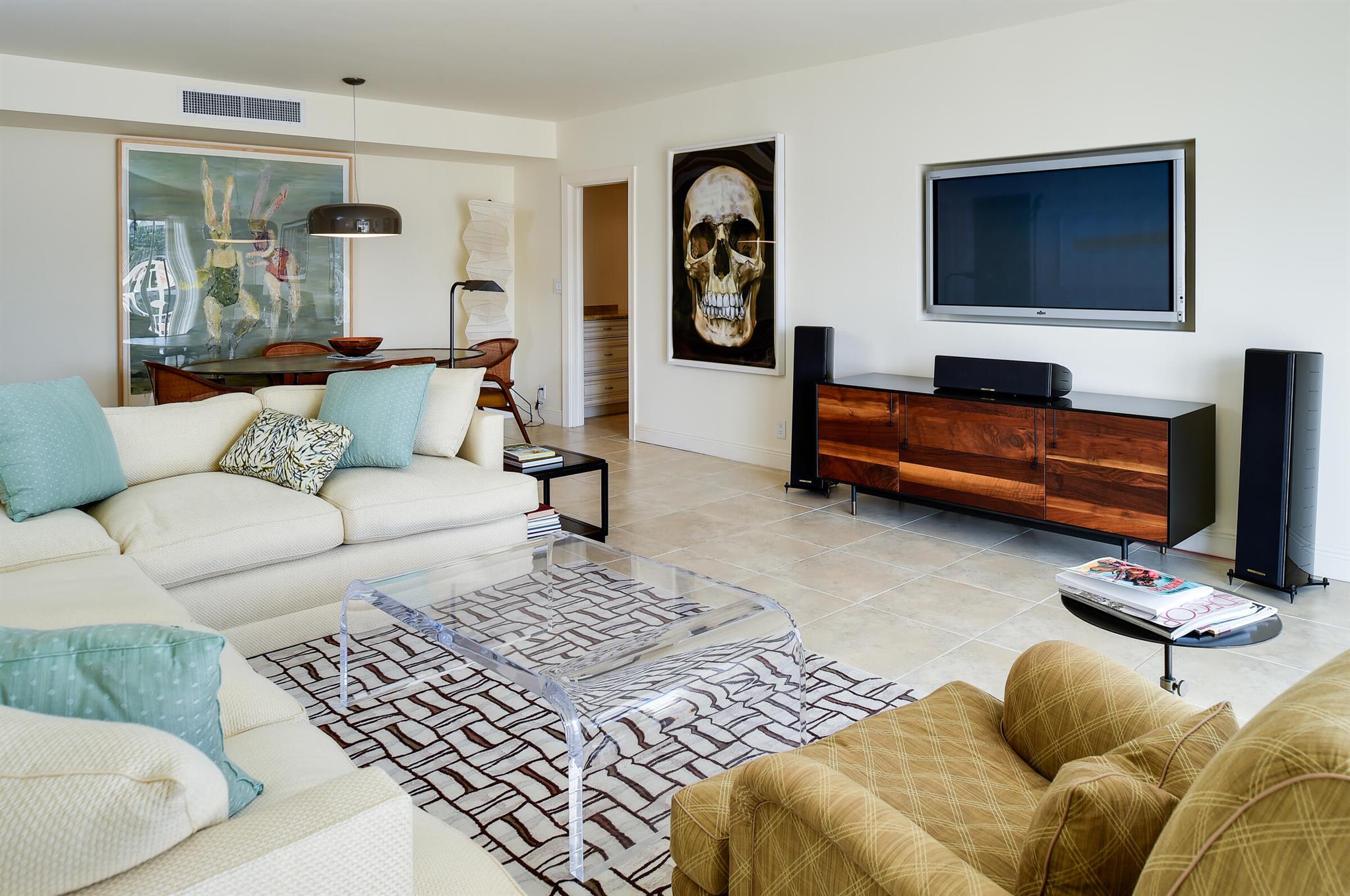Beautiful and bright 2/2 with panoramic views of the intracoastal. On a high floor of the full service Lake Towers building. Heated pool, 24 hour doorman and lovely balcony with south west views. One covered and one open parking spot.