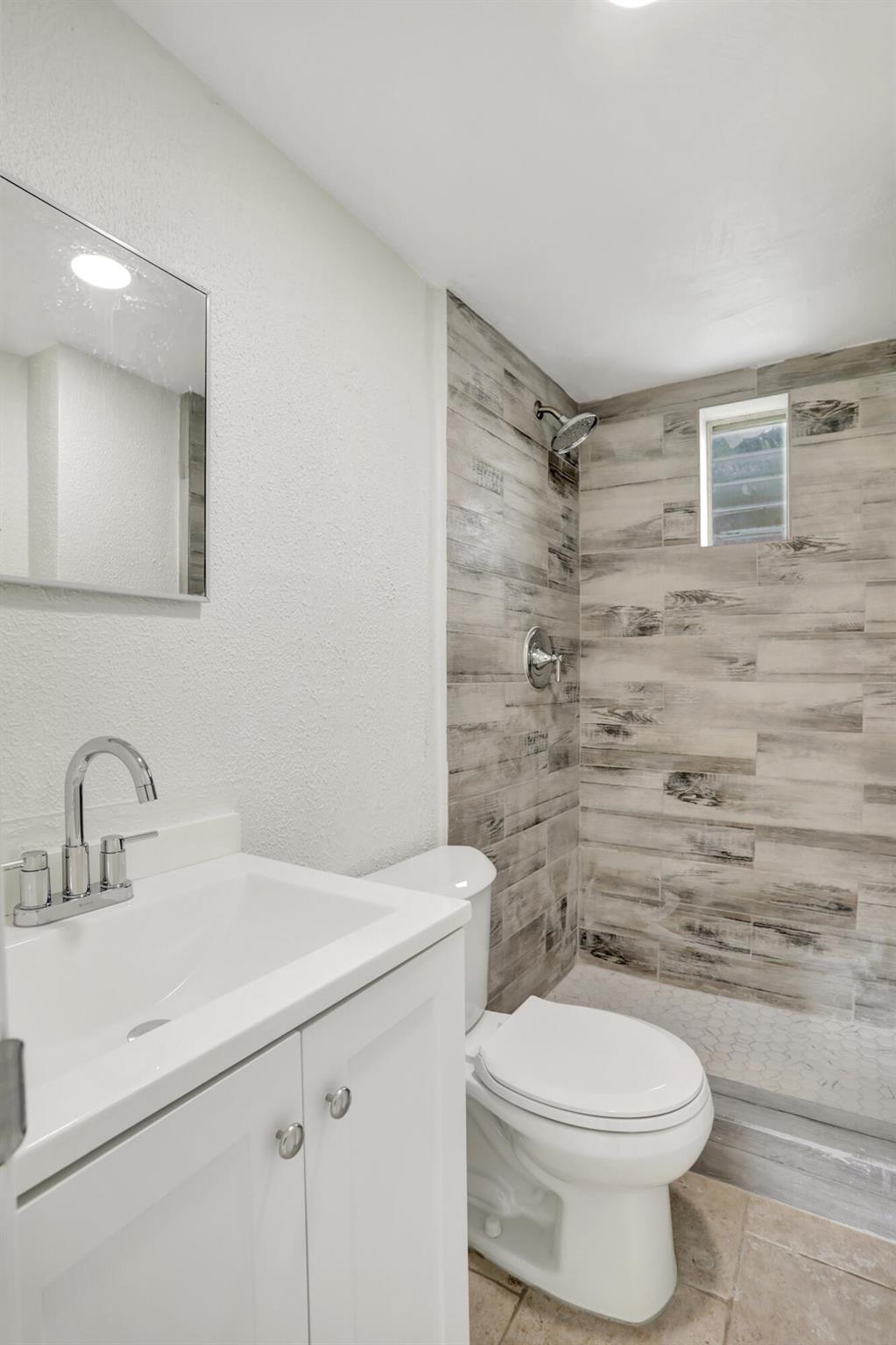 CLAIR LAKE - Residential