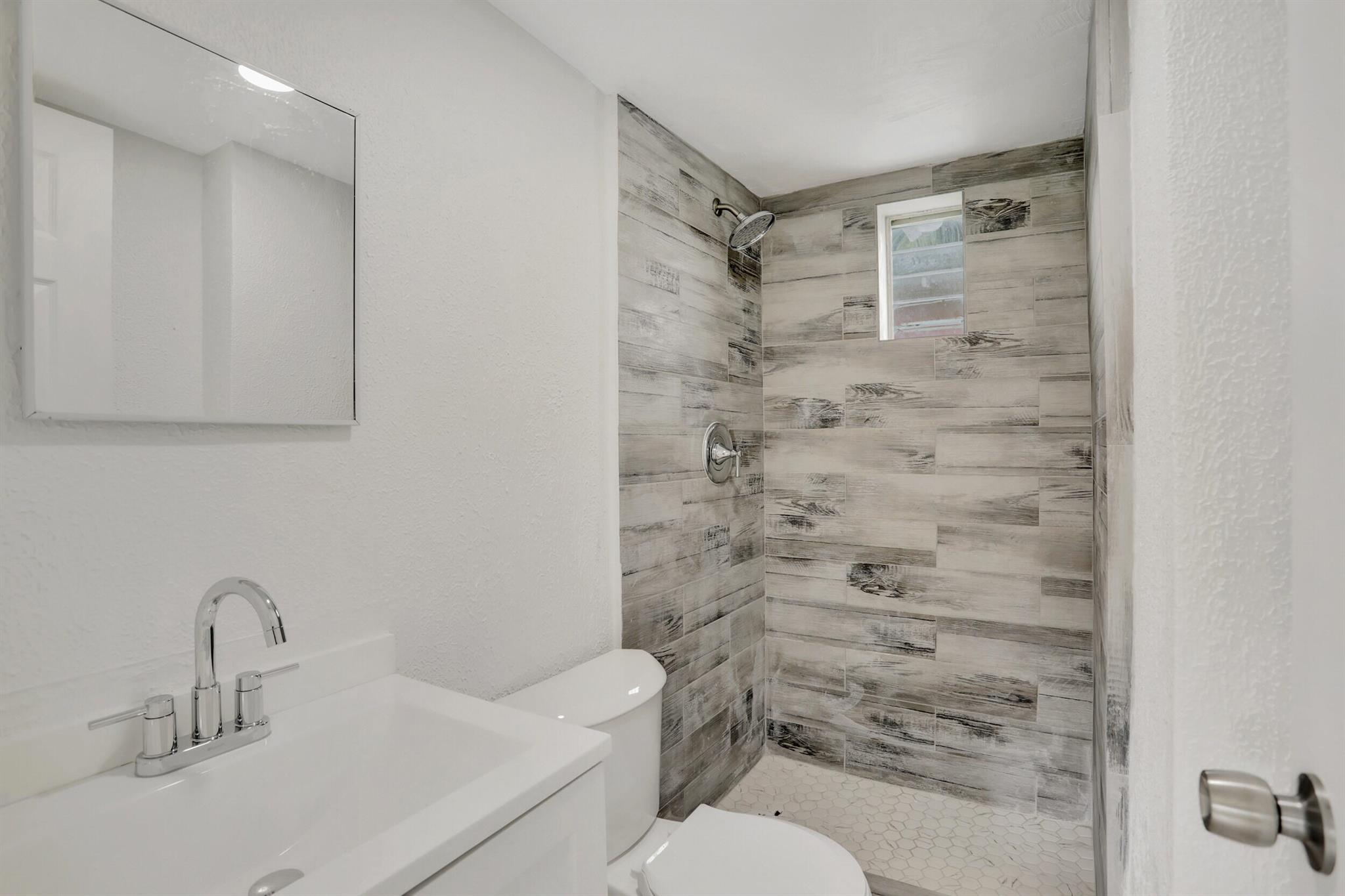 CLAIR LAKE - Residential