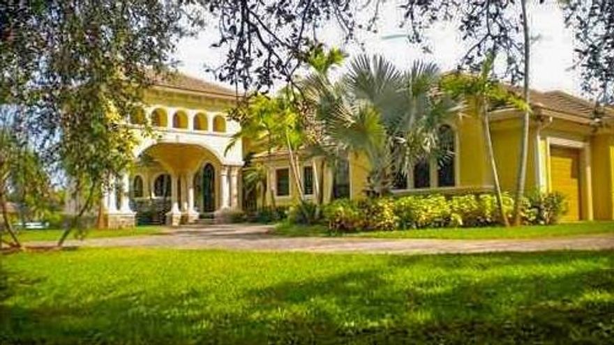 ***A LUXURIOUS MEDITERRANEAN INSPIRED ESTATE...LOCATED IN THE HEART OF SUNSHINE RANCHES!!!***FINALIZED W/6 BEDRMS,6.5 BATHS &3 CAR GARAGE,W/A DRAMATIC PORTE CACHERE ON 2.27 ACRES.GRAND FOYER W/SEVERAL MULTI-TIERED VOLUMINOUS CEILINGS,ALL DISPLAYING DETAILED DECORATIVE DESIGNS.NO SPACE IN THIS HOUSE DISAPPOINTS.MARBLE&WOOD FLRS.MASTER SUITEW/SITTING AREA,ISLAND WHIRLPOOL TUB&WALK AROUND SHOWER.GENEROUS VERANDA W/FULLY EQUIPPED SUM KIT.RESORT STYLE POOL W/TANNING SHELVE OVERLOOKING GREENERY&A 4 STALL BARN.