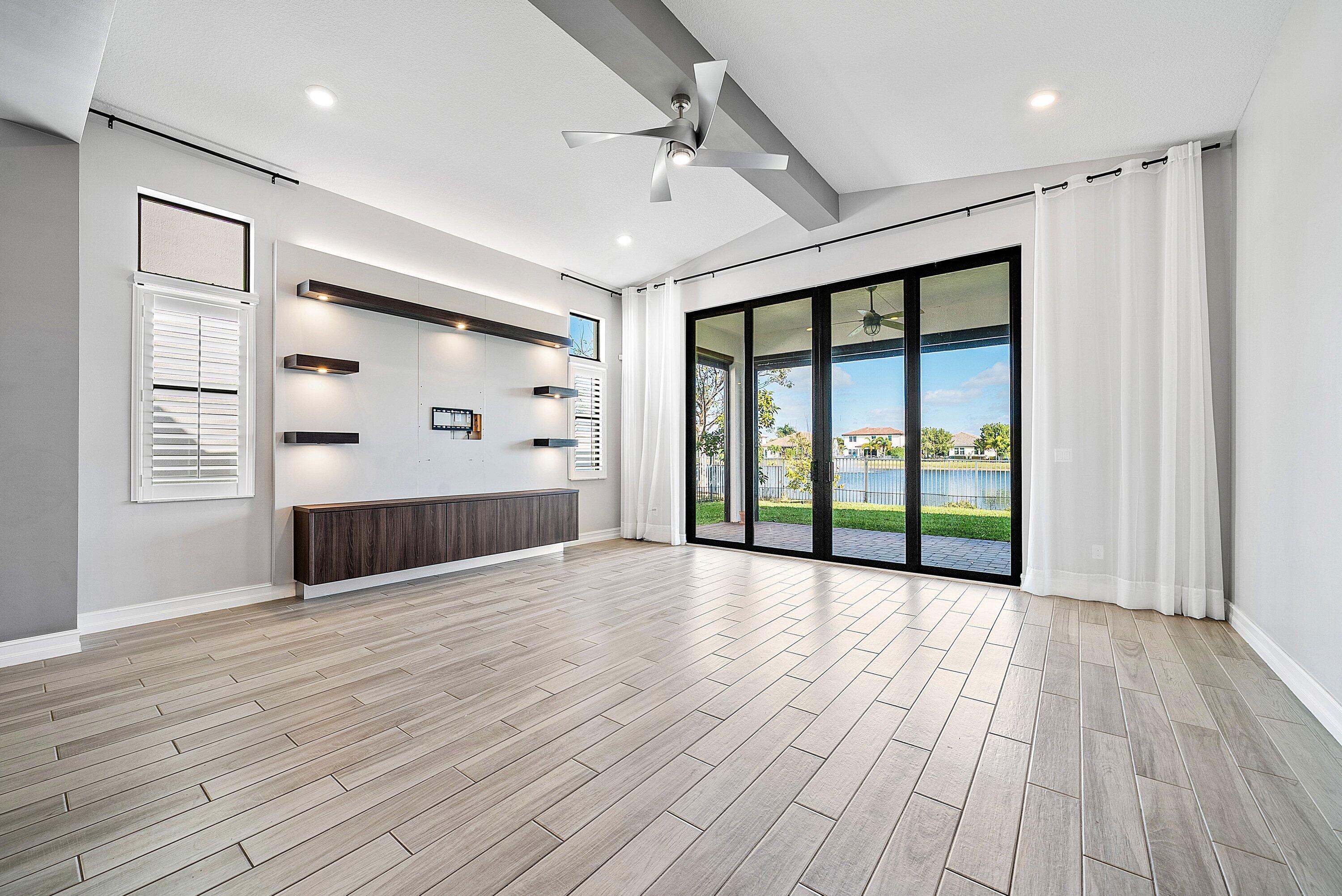 PALM MEADOWS ESTATES - Residential