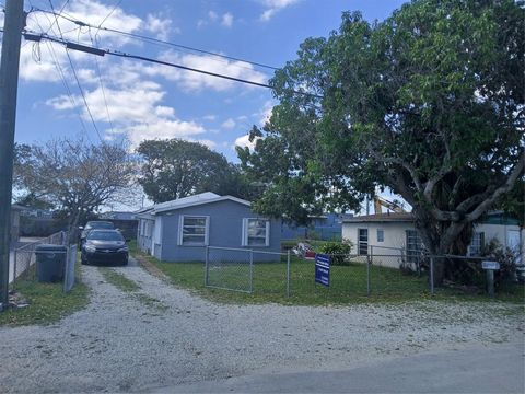 630 NE 43rd St Oakland Park FL 33334