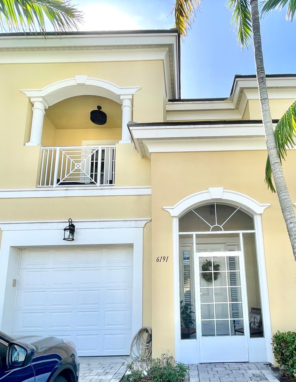 Photo of 6191 NW Helmsdale Way, Port St Lucie, FL 34983 (MLS # R10864922)