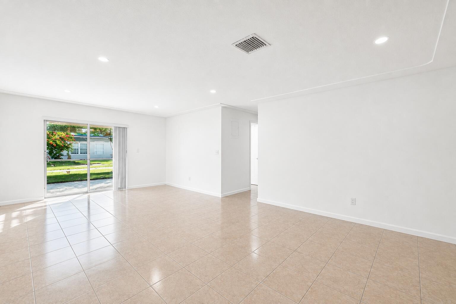330 W 22ND Court